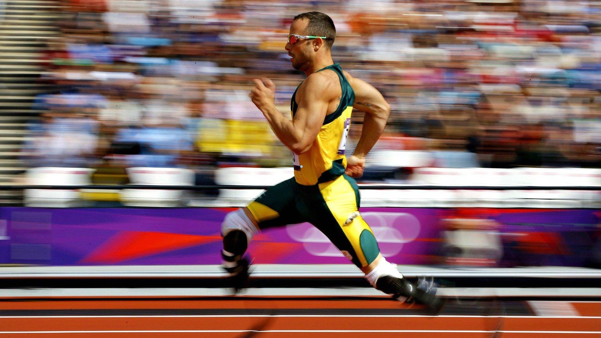 曼联选帅大戏，流量狂欢下的‘好莱坞式’追逐丨记者观察